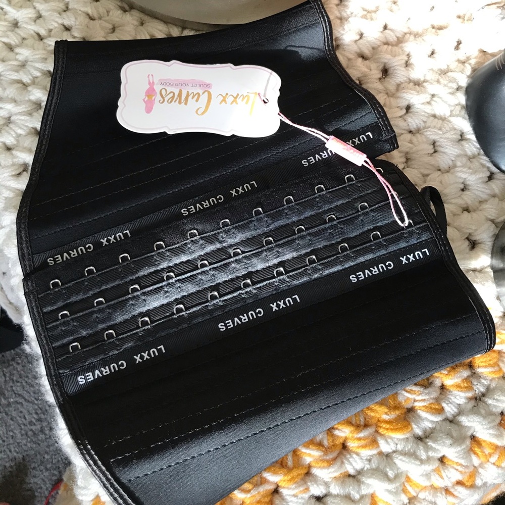 Luxx Curves 3xs waist trainer